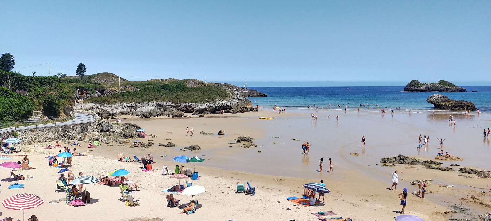 Photo de Playa de las Camaras avec un rivage spacieux