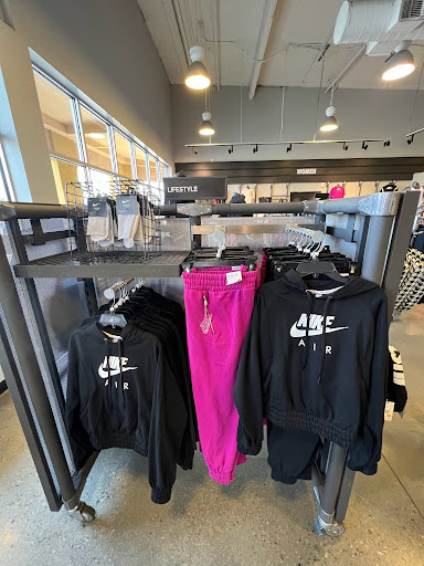 Clothing Store «Nike Factory Store», reviews and photos, 1553 Retherford St c080, Tulare, CA 93274, USA