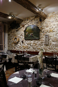 Atmosphère du Restaurant Le Grillon à Bédoin - n°9