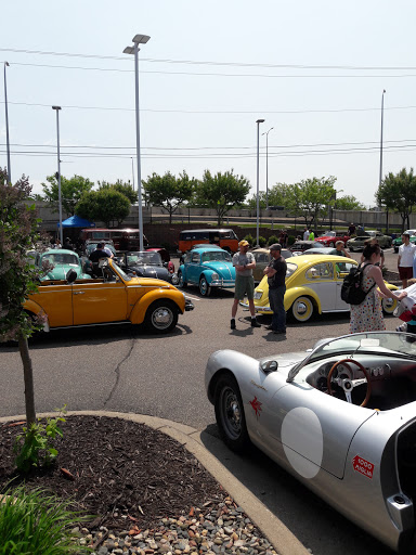 Volkswagen Dealer «Luther Westside Volkswagen», reviews and photos, 2370 MN-100, St Louis Park, MN 55416, USA