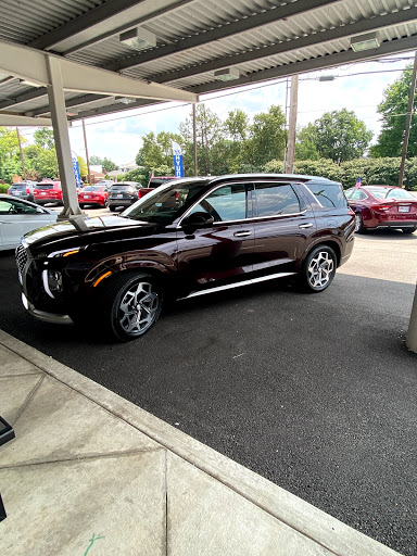 Hyundai Dealer «Oxmoor Hyundai», reviews and photos, 8107 Shelbyville Rd, Louisville, KY 40222, USA