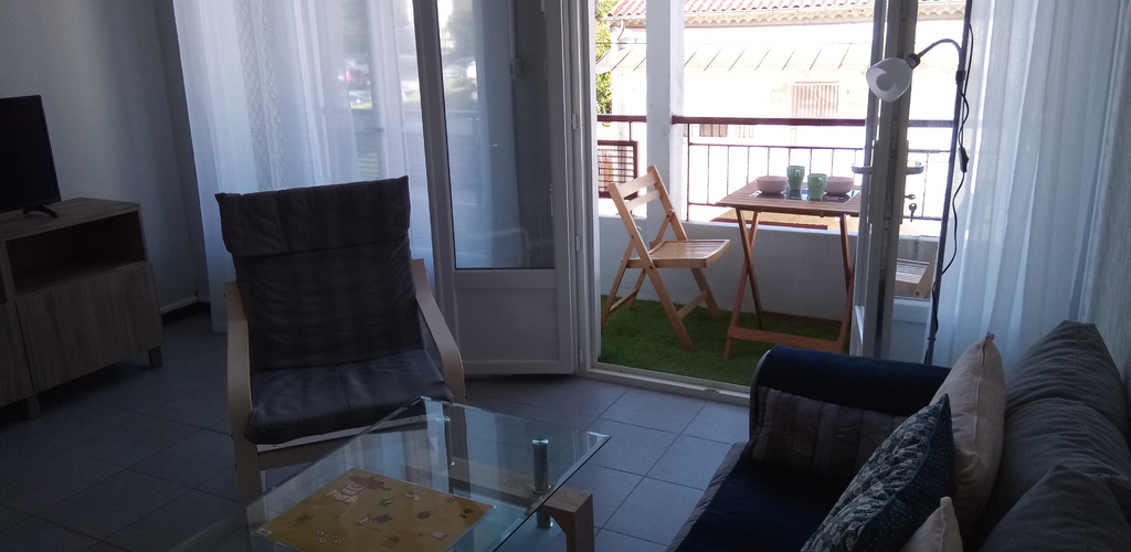 A LAMALOU LES BAINS, location appartement vacance pour 2 personnes avec 1 chambre, balcon, ascenceur, parking, proche de la cure thermale, dans le parc naturel du Haut Languedoc. à Lamalou-les-Bains