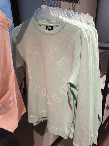 Stores to buy women's navy blue sweatshirts Oslo