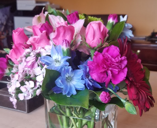 Florist «Up-Towne Flowers & Gift Shoppe», reviews and photos, 2145 W Dublin Granville Rd, Worthington, OH 43085, USA