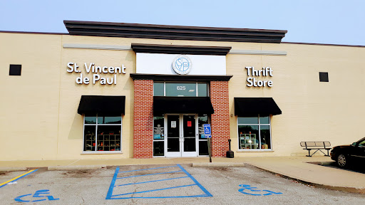 Thrift Store «St. Vincent de Paul Fenton Thrift Store», reviews and photos, 625 Gravois Rd, Fenton, MO 63026, USA