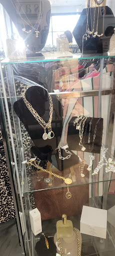 Consignment Shop «SecondHand Savvys», reviews and photos, 210 S Kings Ave, Brandon, FL 33511, USA