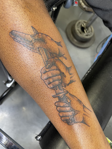 Tattoo Shop «2 Chairs Tattoo», reviews and photos, 5032 Lemmon Ave, Dallas, TX 75209, USA