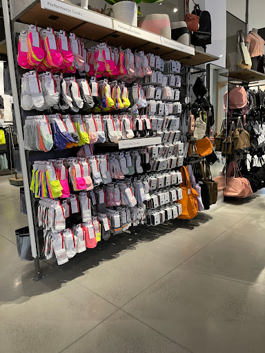 Sportswear Store «lululemon», reviews and photos, 2223 N Westshore Blvd #264, Tampa, FL 33607, USA