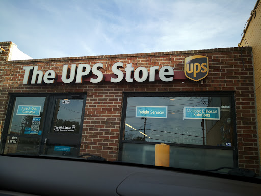 Shipping and Mailing Service «The UPS Store», reviews and photos, 1408 N Riverfront Blvd, Dallas, TX 75207, USA