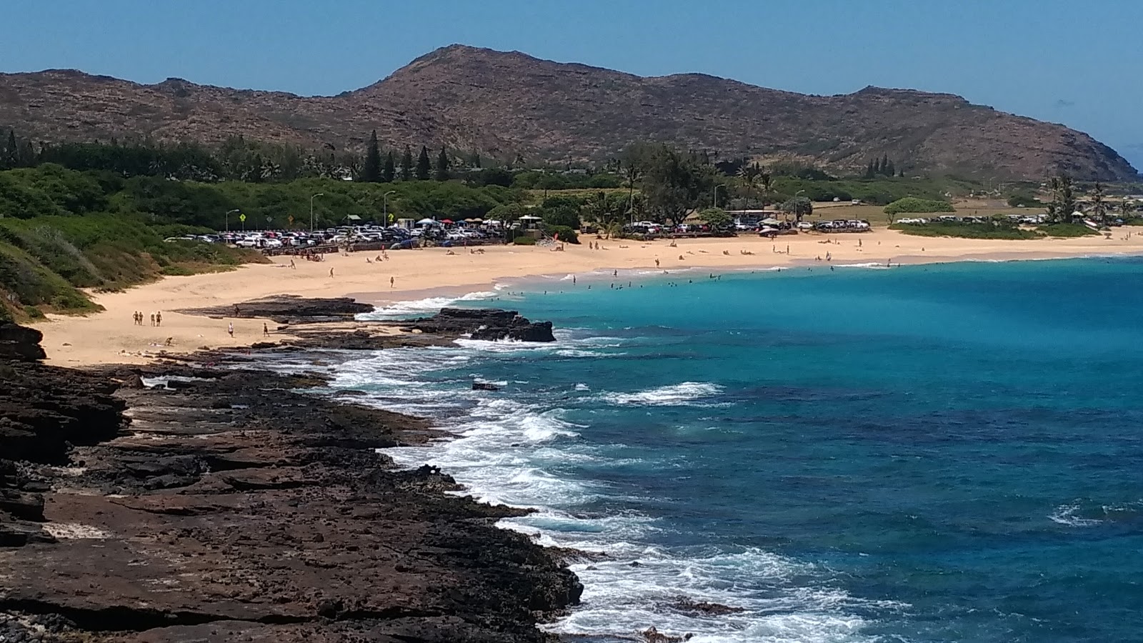Sandy Beach'in fotoğrafı uçurumlarla desteklenmiş
