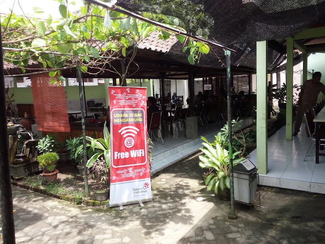 Restoran Sate di Kabupaten Lombok Tengah: Nikmatnya Makan di Lesehan Asri dan Tempat Lainnya