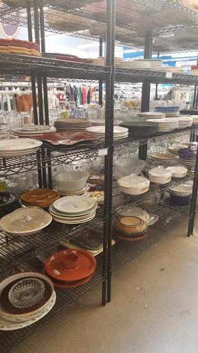 Thrift Store «91st & Northern Goodwill Retail Store & Donation Center», reviews and photos