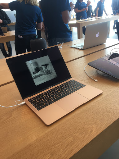 Computer Store «Apple Eton», reviews and photos, 28849 Chagrin Blvd, Woodmere, OH 44122, USA