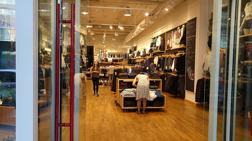 Sportswear Store «lululemon», reviews and photos, 334 Santana Row #1035, San Jose, CA 95128, USA