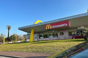 McDonald's V-O - McDrive 24h/24 image