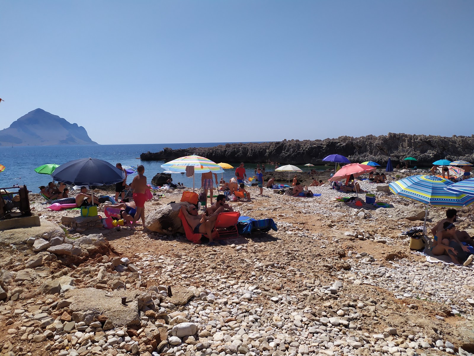 Valokuva Spiaggia Di Isuliddaista. ja sen kaunis maisema
