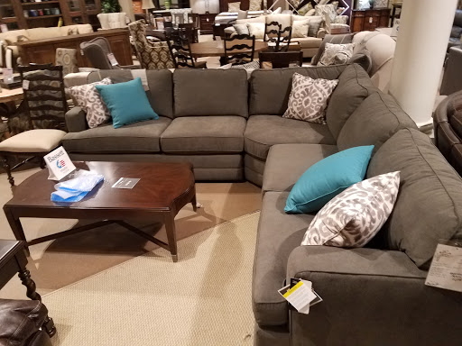 Furniture Store «Furniture Discount Warehouse», reviews and photos, 18 Crystal Lake Plaza, Crystal Lake, IL 60014, USA