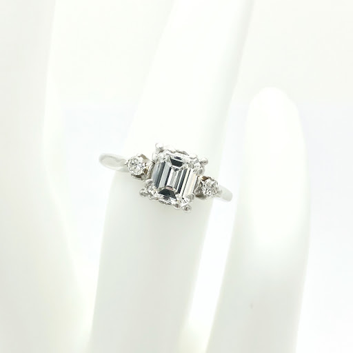 Pawn Shop «Sterling & Knight Jewelry & Pawn», reviews and photos, 244 E Ogden Ave #114, Hinsdale, IL 60521, USA