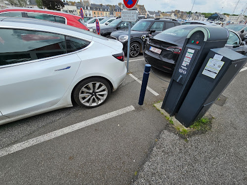 Borne de recharge de véhicules électriques Ouest Charge Station de recharge Concarneau