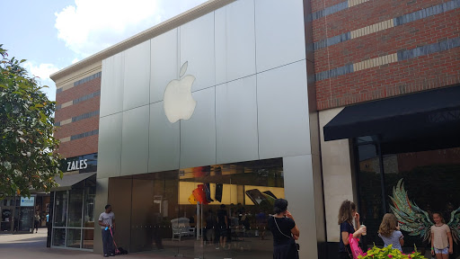 Computer Store «Apple Partridge Creek», reviews and photos, 17360 Hall Rd, Charter Twp of Clinton, MI 48038, USA