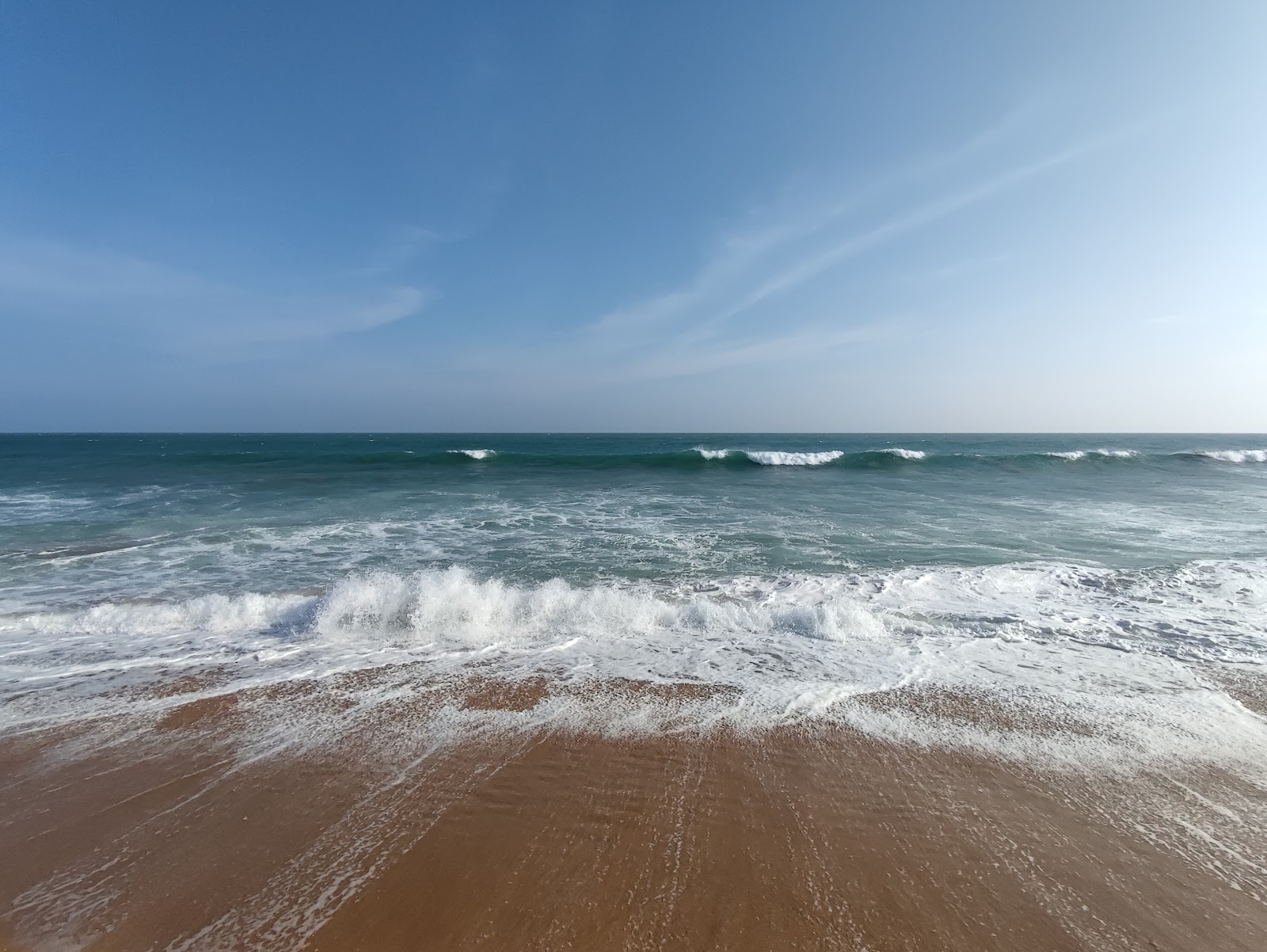 Foto von Kundal Beach mit beiger sand Oberfläche