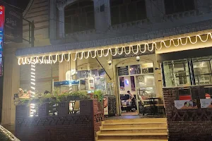 مطعم توتو كباب image