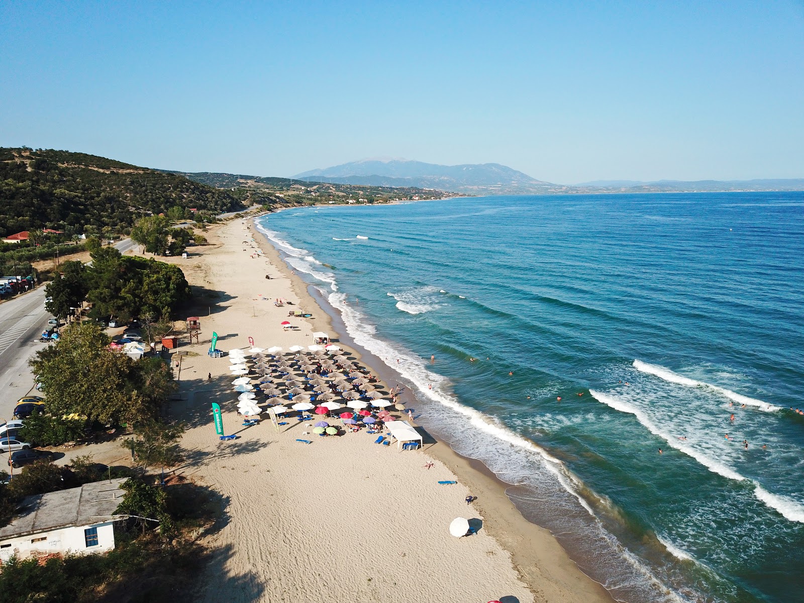 Foto de Logarou Beach con arena beige superficie
