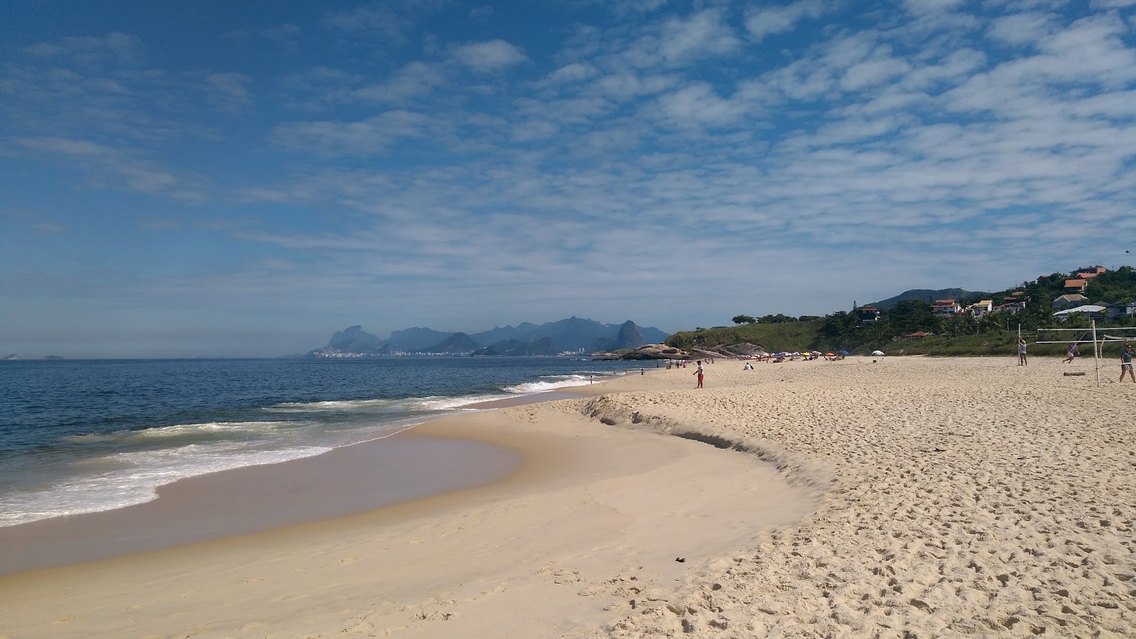 Fotografie cu Praia de Camboinhas cu drept și lung