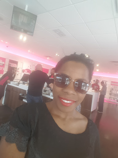Cell Phone Store «T-Mobile», reviews and photos, 12603 Biscayne Blvd, North Miami, FL 33181, USA