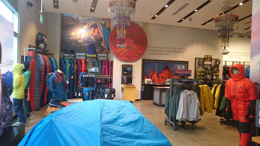 Outdoor Sports Store «Mountain Hardwear Store», reviews and photos, 250 Pine St, Seattle, WA 98101, USA