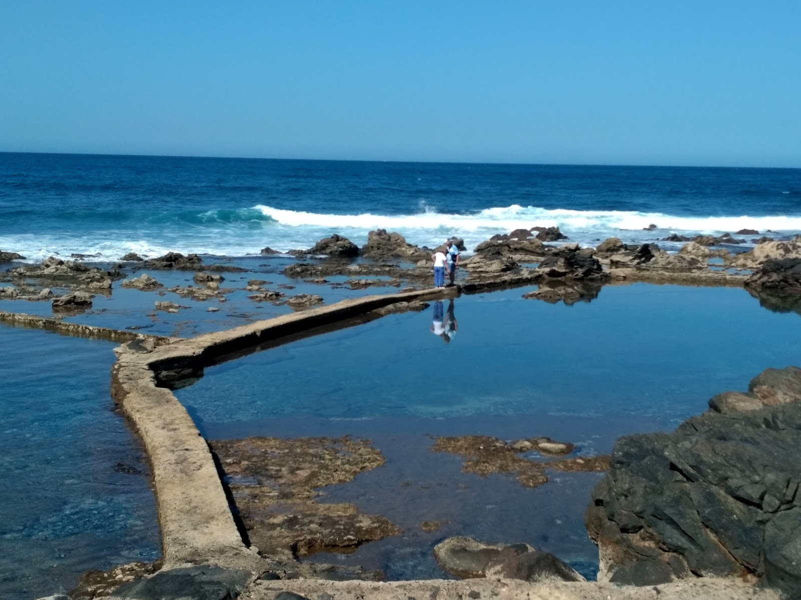 Photo of Charco de San Lorenzo with blue pure water surface