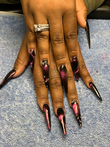 University Nails