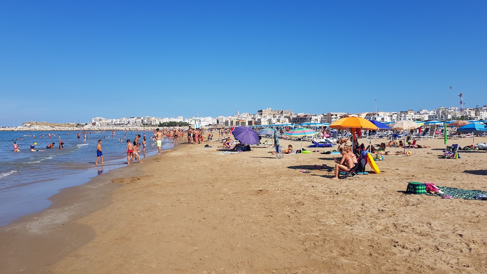 Foto van Spiaggia di San Lorenzo en de nederzetting