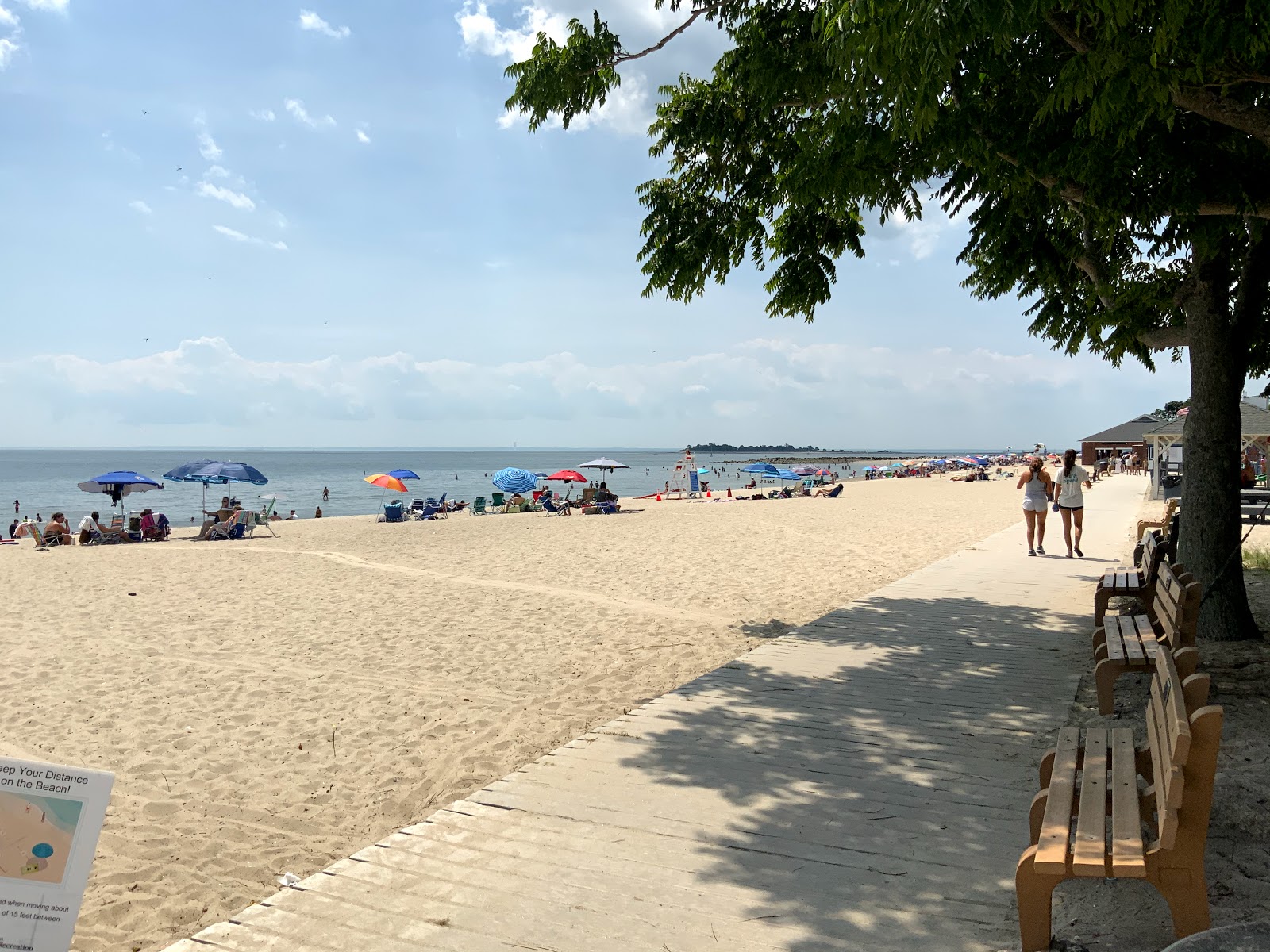 Compo Beach的照片 带有明亮的沙子表面