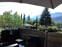 Atmosphère du Le Santo - Bar / Restaurant - Piscine Chauffée à Talloires-Montmin - n°10