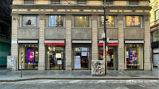 Stores to buy women's flat sandals Milan