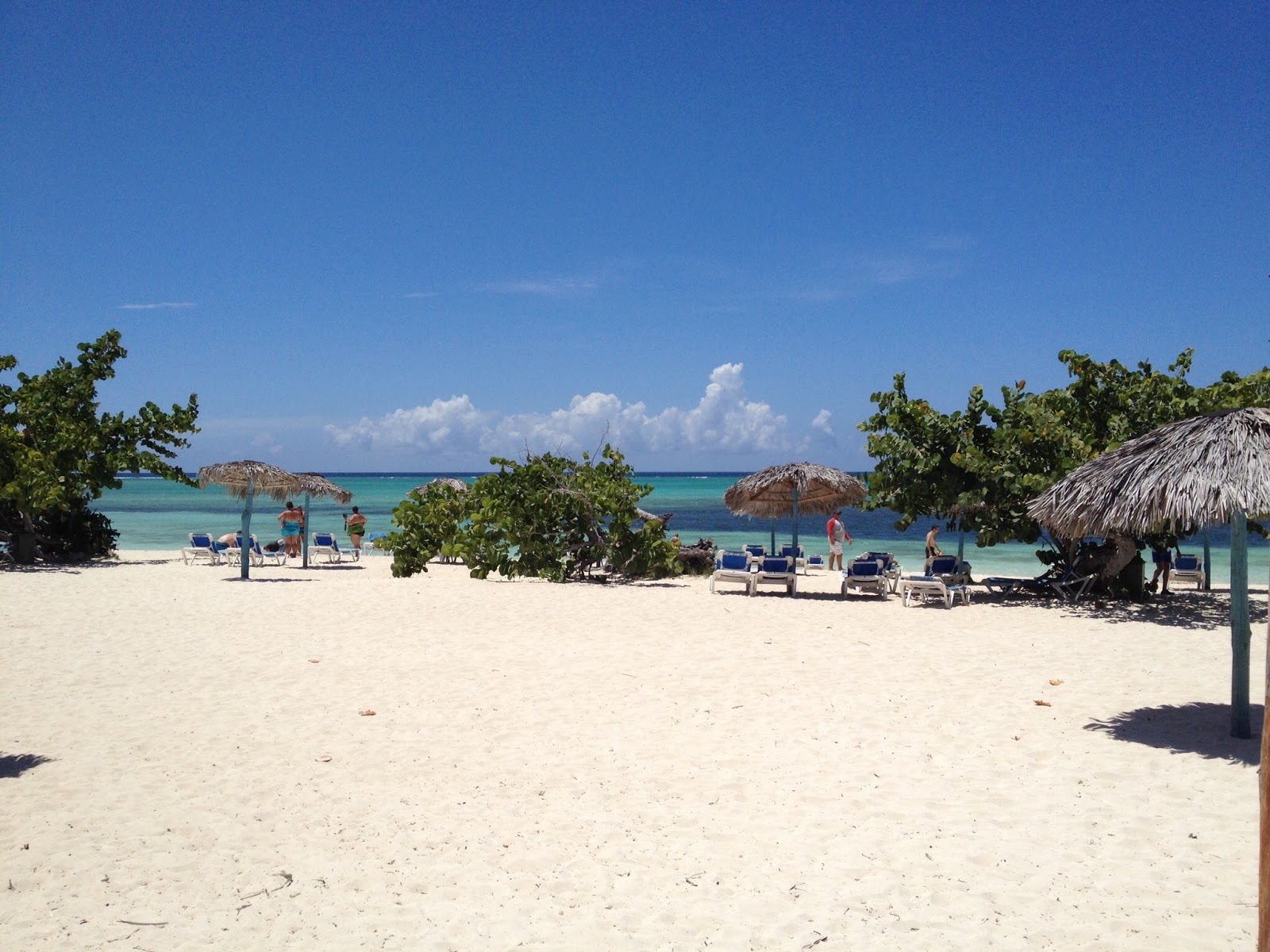 Foto av Playa Yuraguanal med turkosa vatten yta