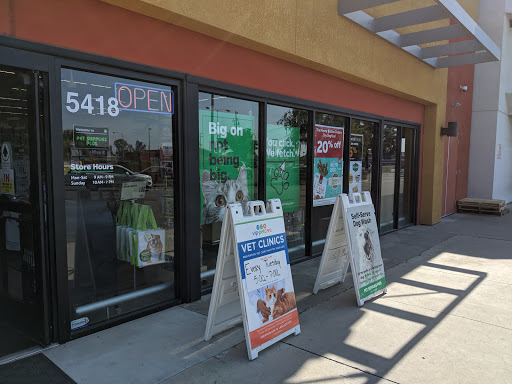 Pet Supply Store «Pet Supplies Plus», reviews and photos, 5418 N Blackstone Ave, Fresno, CA 93710, USA