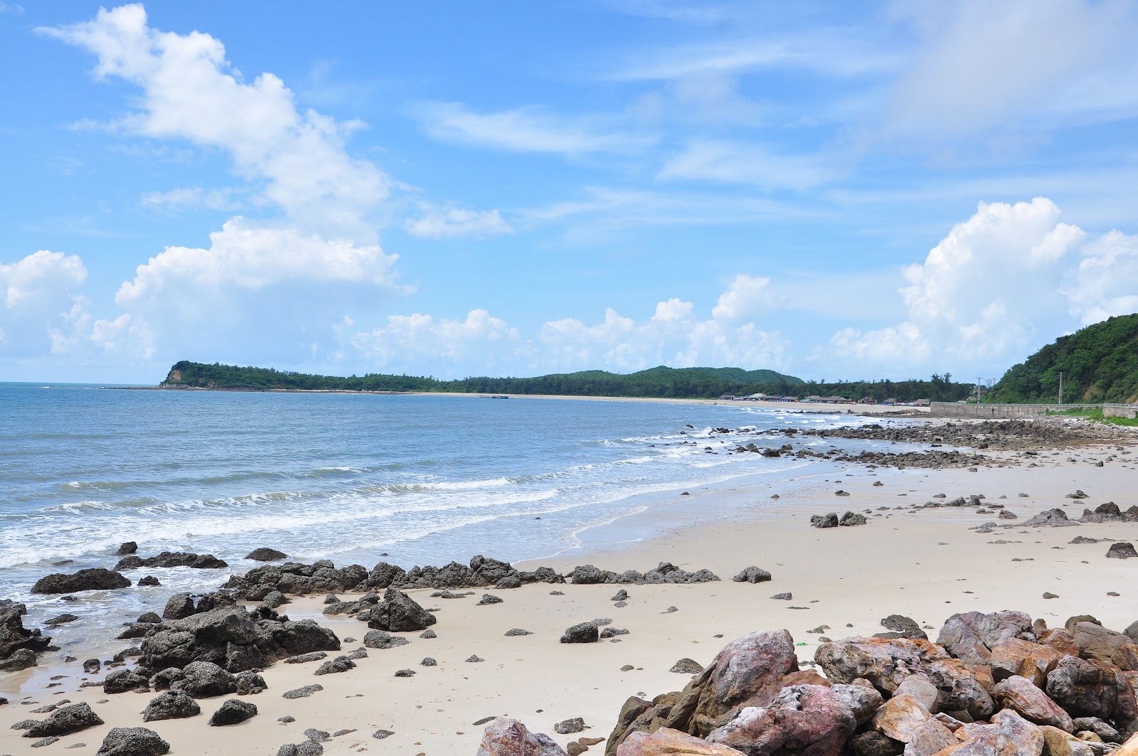 Photo de Son Hao Beach situé dans une zone naturelle