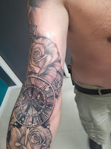 Explore cool tattoo ideas for sisters, creative tattoo ideas in Homosassa, available at Citrus Tattoos