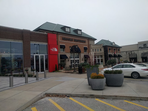 Computer Store «Apple Eton», reviews and photos, 28849 Chagrin Blvd, Woodmere, OH 44122, USA