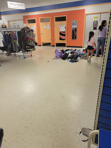 Thrift Store «Goodwill of North Georgia: Snellville Store and Donation Center», reviews and photos, 2340 Ronald Reagan Pkwy, Snellville, GA 30078, USA