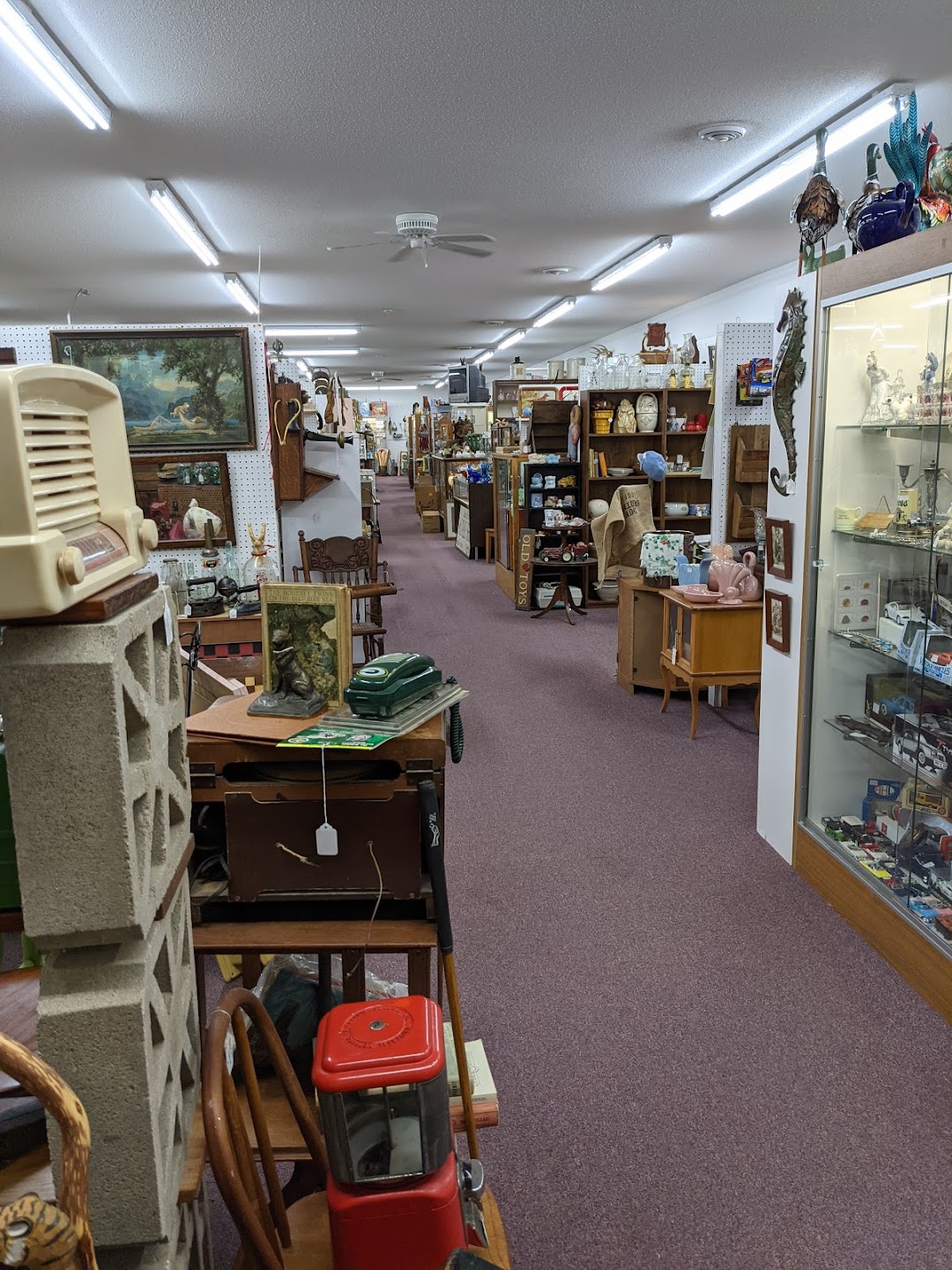 Dakota Plains Antiques & Collectibles, Inc.