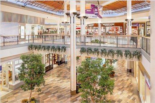 Shopping Mall «Beachwood Place», reviews and photos, 26300 Cedar Rd, Beachwood, OH 44122, USA