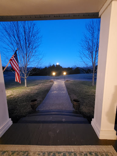 Lodge «The Farmhouse Inn», reviews and photos, 108 W Swan St, Centerville, TN 37033, USA