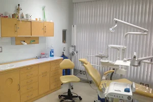 Clínica Dental Esthetics image