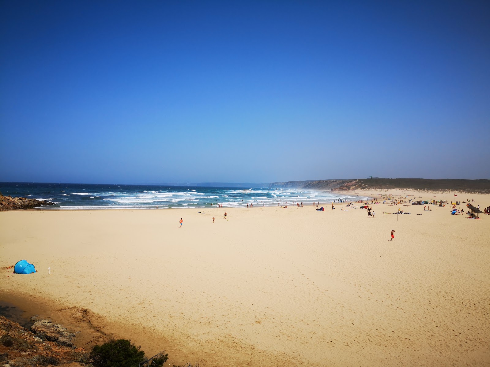 Foto av Praia da Bordeira - rekommenderas för familjeresenärer med barn