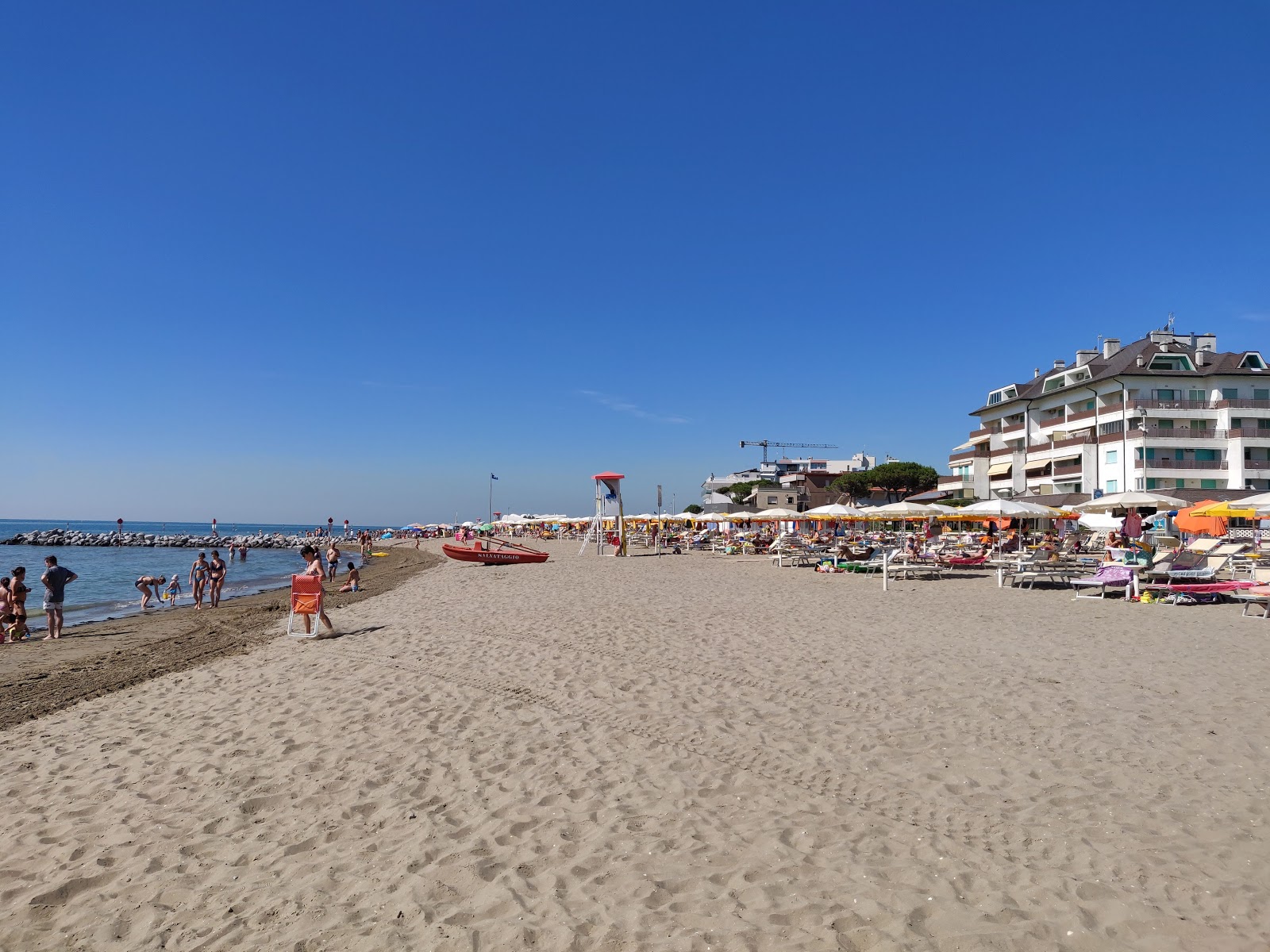 Φωτογραφία του Fratino Beach με μπεζ άμμος επιφάνεια
