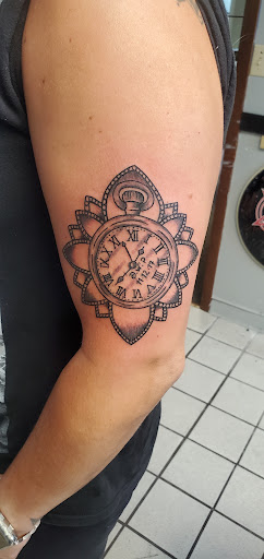 Tattoo Shop «J & M Body Gallery», reviews and photos, 132 Pipestone St, Benton Harbor, MI 49022, USA