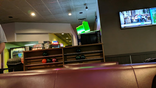 Bowling Alley «Town Line Luxury Lanes», reviews and photos, 665 Broadway, Malden, MA 02148, USA